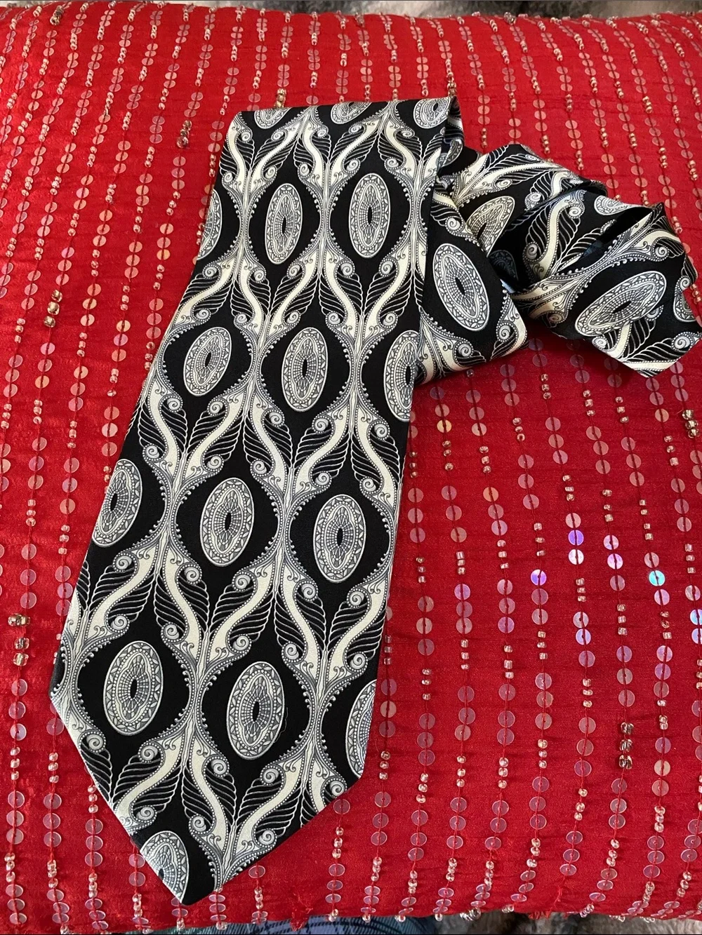 💯 Silk Hand Made In Italy 🇮🇹 Stunning Black White Versace Style Print Rare Tie